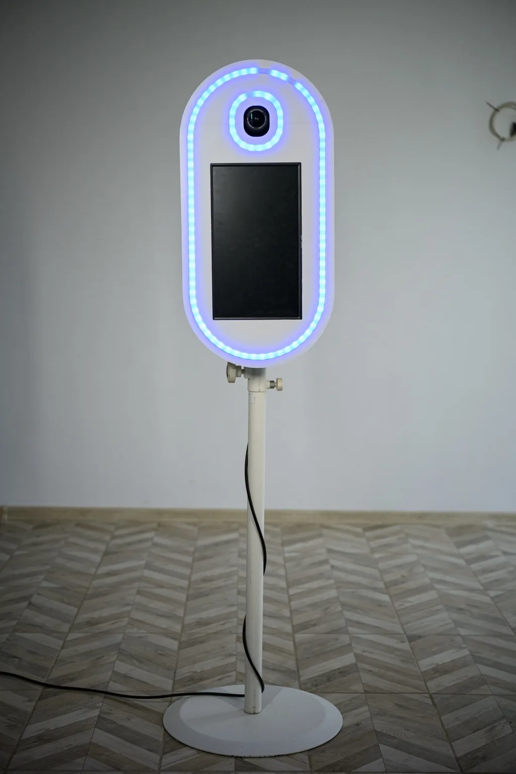 Cabină foto premium IllusionBooth pentru nuntă și evenimente